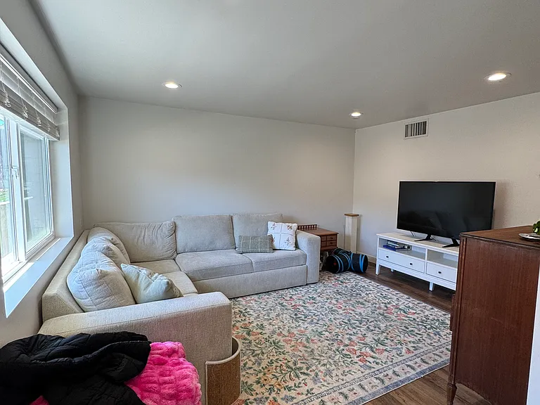 232 N H St — Photo 7