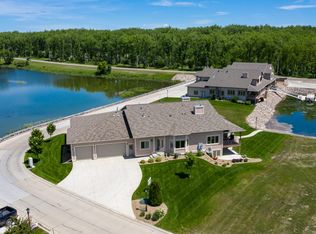 907 Southport Loop, Bismarck, ND 58504