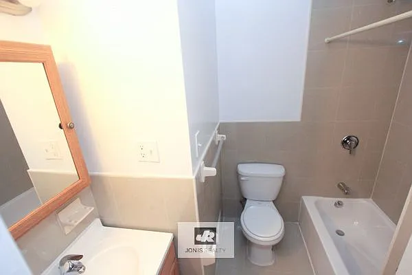 Rented by Jonis Realty | media 16