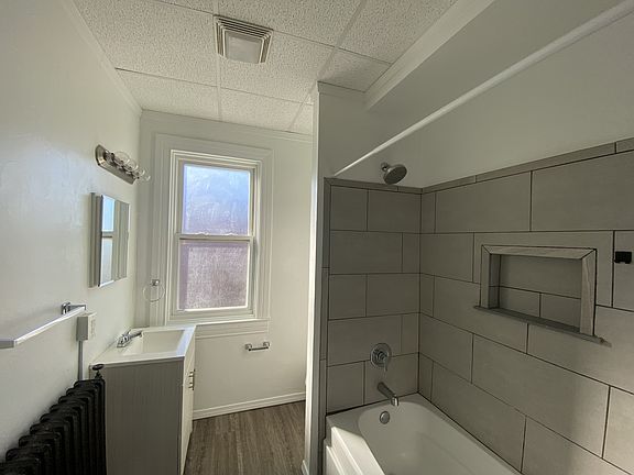4th image of 296 W Jackson St #B