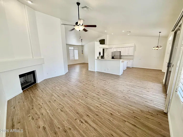 6502 E Marilyn Rd — Photo 2