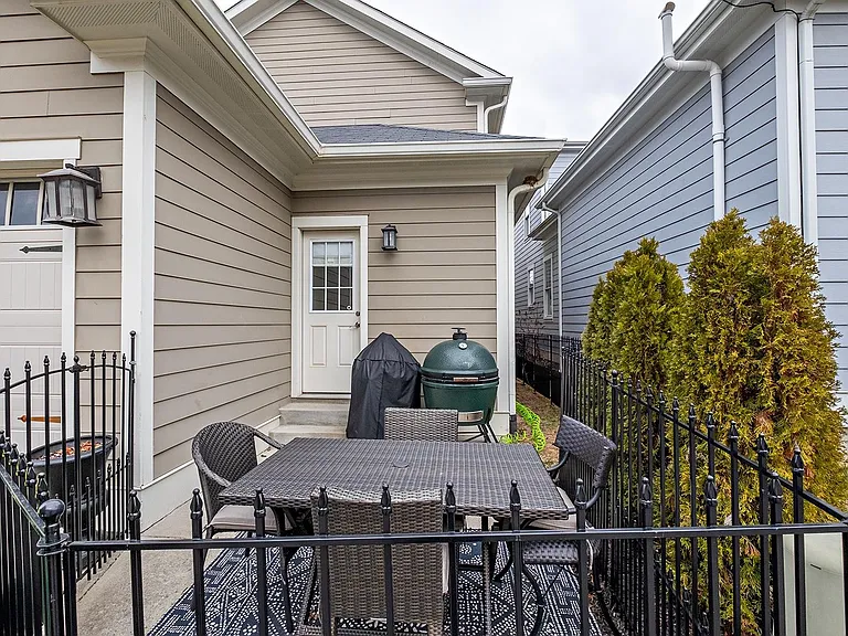 9406 Harlequin St — Photo 73