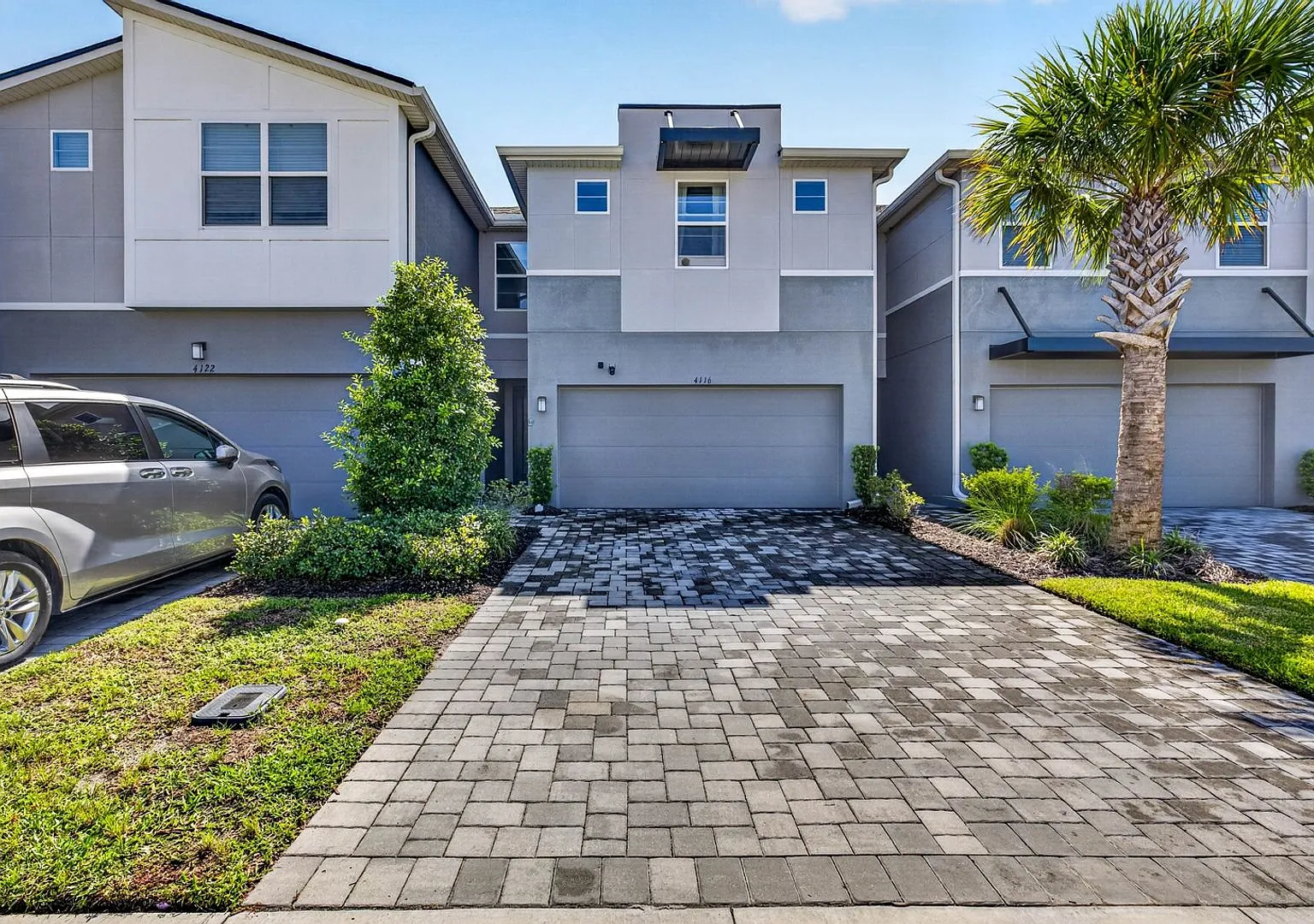 Spacious 3BR Townhome in Lutz — Photo 1