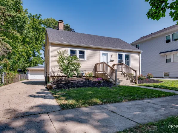 215 E Pine Ave, Bensenville, IL 60106