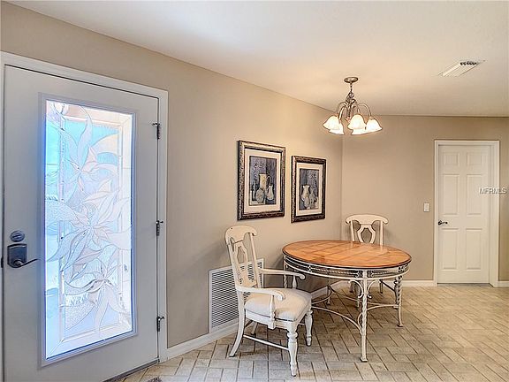 4th image of 2644 Bainbridge Ln