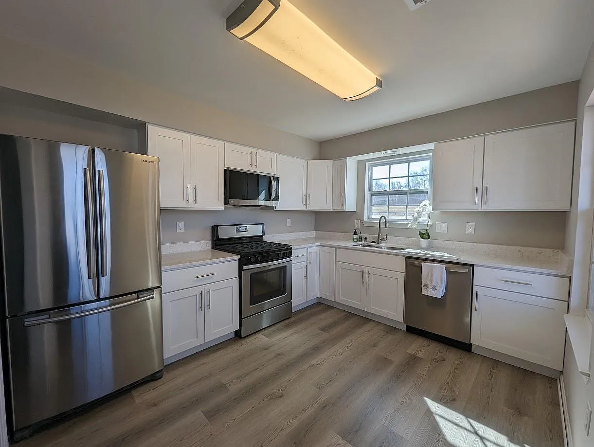 3 bed, 2.5 bath, 1902 sqft, $2,850 — Photo 2