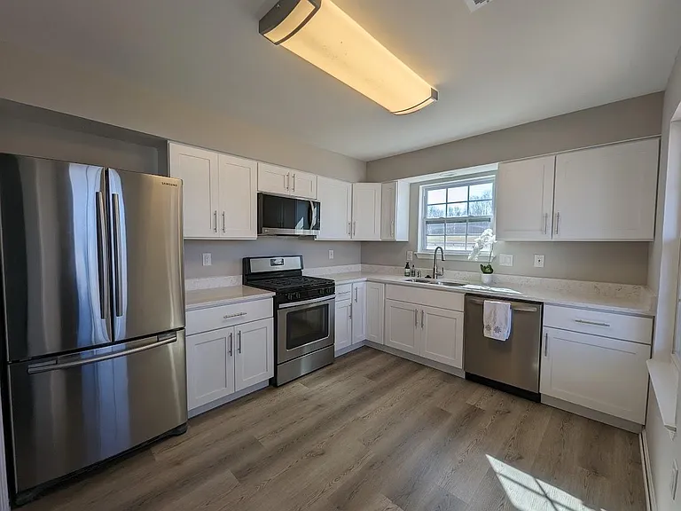 5861 Riverside Dr — Photo 2