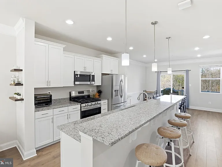 7140 Banbury Dr — Photo 8
