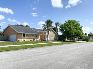 8800 Paradise Dr, Tamarac, FL 33321