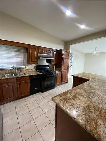 3 bed, 2.0 bath, 1500 sqft, $2,200 — Photo 2