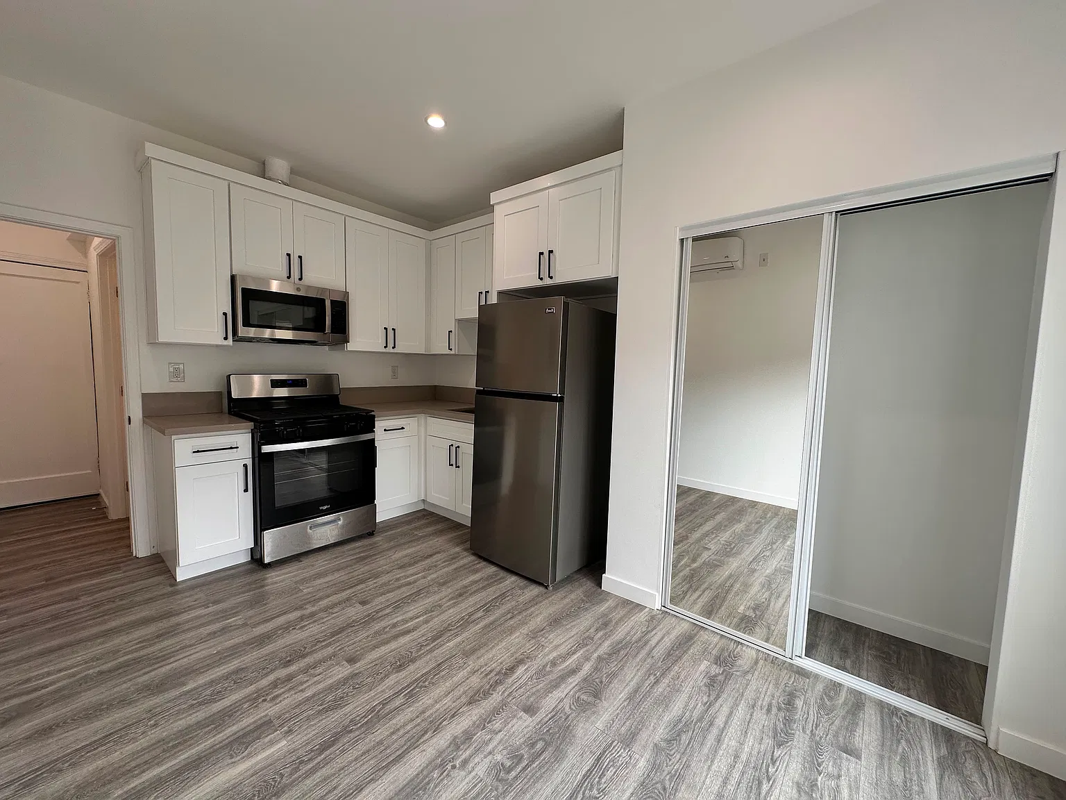 Studio, 350 sqft, $1,095 — Photo 1