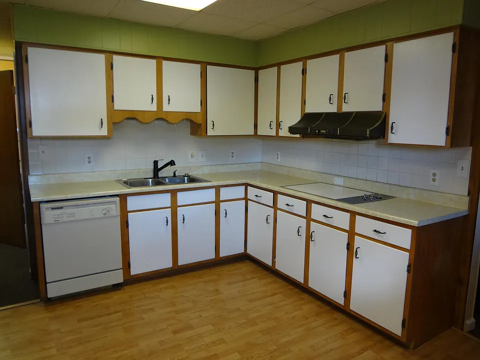KITCHEN W LOTS OF STOREAGE