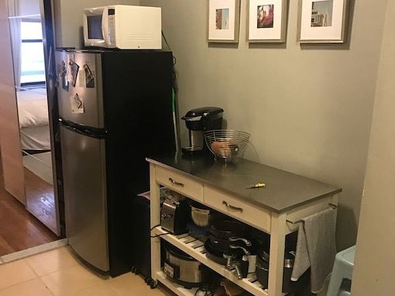 5th image of 215 W 18th St APT 4F