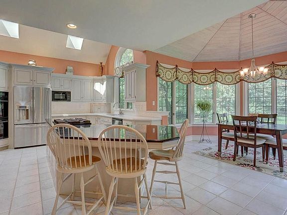 Kitchen and breakfast gazebo