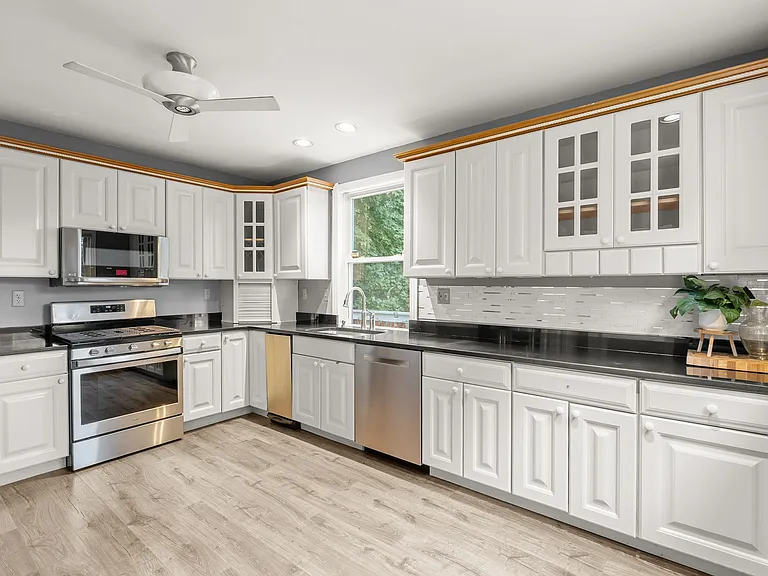 103 Hollis Ave — Photo 14