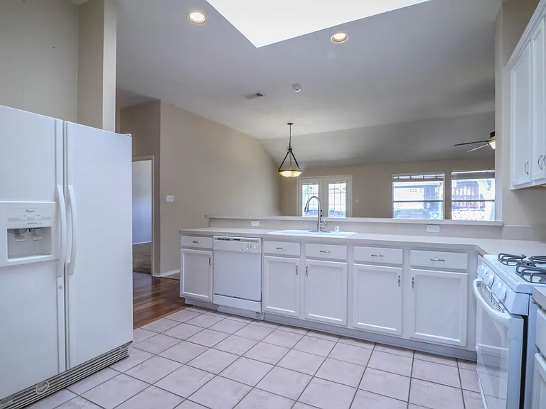 1507 Nightingale Ln — Photo 8