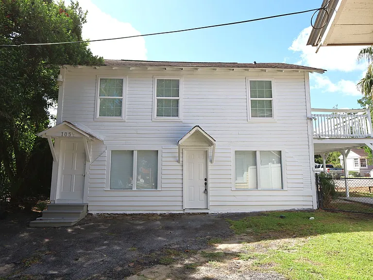 105 1/2 W Jane St — Photo 1