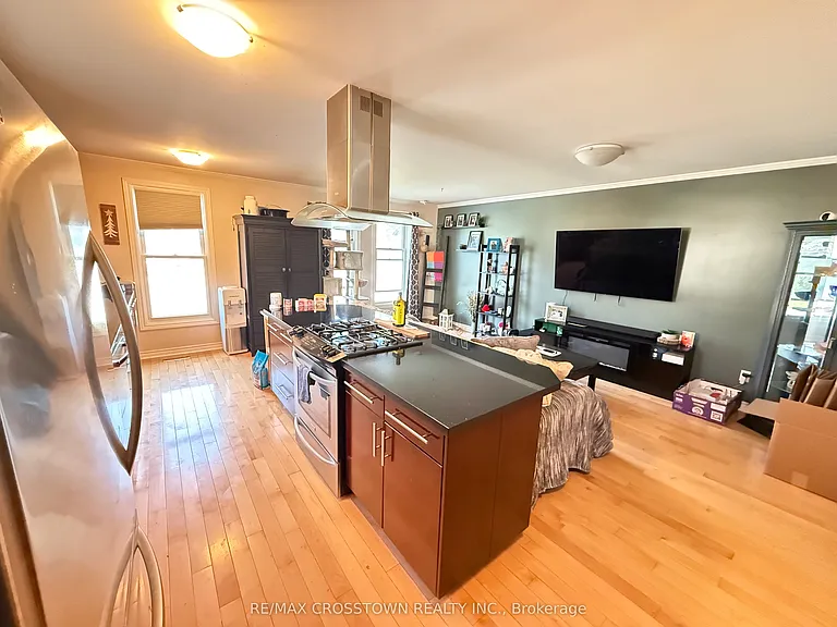 28 Austen Ln — Photo 4