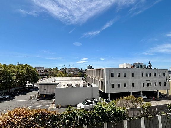 3rd image of 210 Athol Ave APT 10