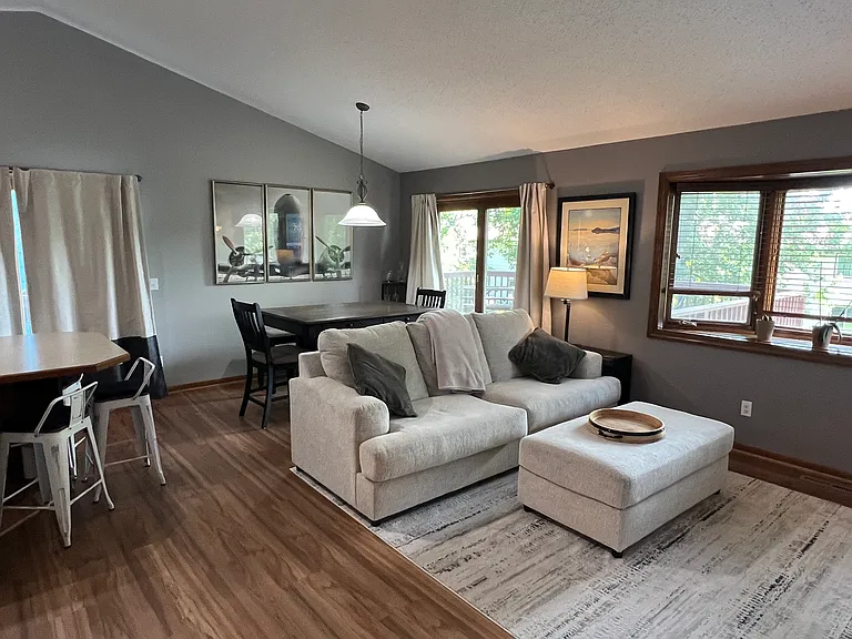 Eagle Crest Dr — Photo 3
