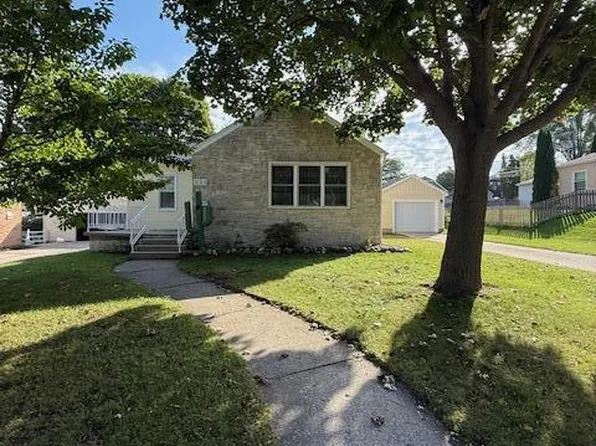 223 South 12th AVENUE, West Bend, WI 53095