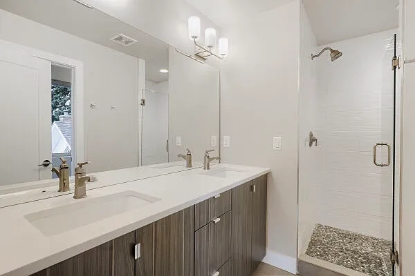 2435 S High St — Photo 10