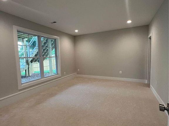 3rd image of 6806 Farragut Ave #Basement