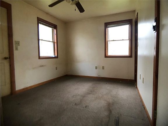 5th image of 2425 Lakeside Dr