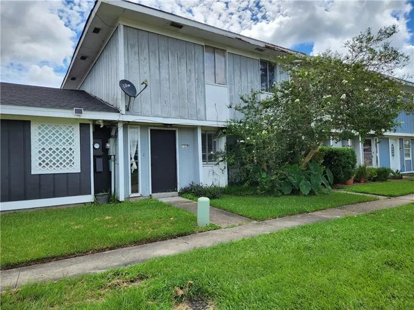 118 W Club Dr, Saint Rose, LA 70087