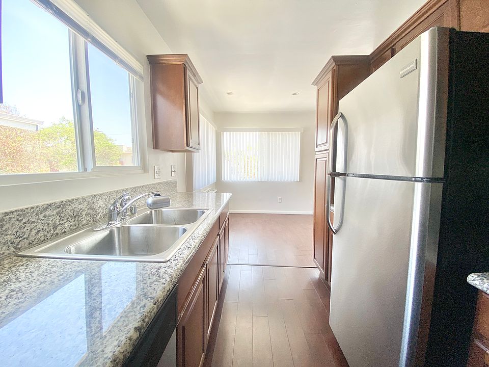 1st image of 827 Westbourne Dr #5