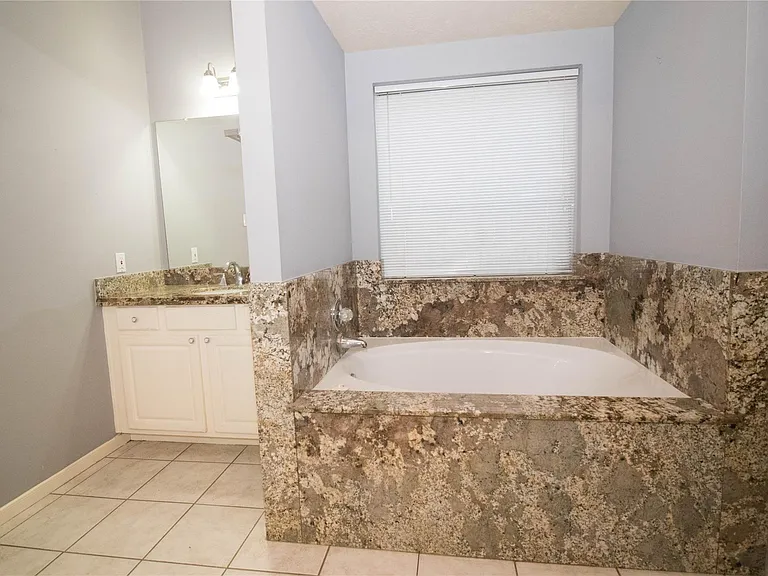 310 Cheddington Dr — Photo 17