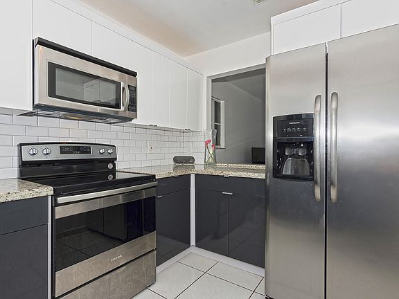 4th image of 140 NW South River Dr #4405