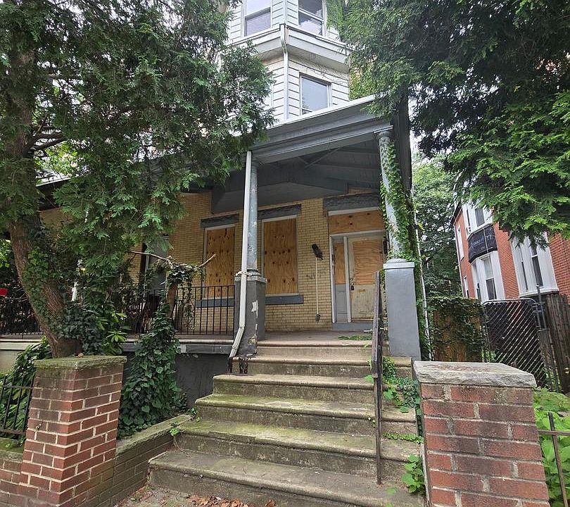 1st image of 828 S 49th St