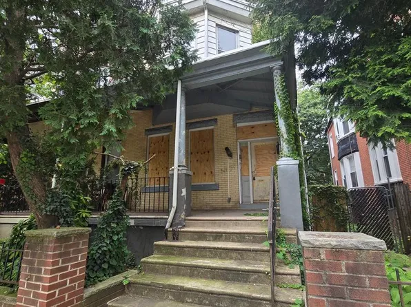 828 S 49th St, Philadelphia, PA 19143