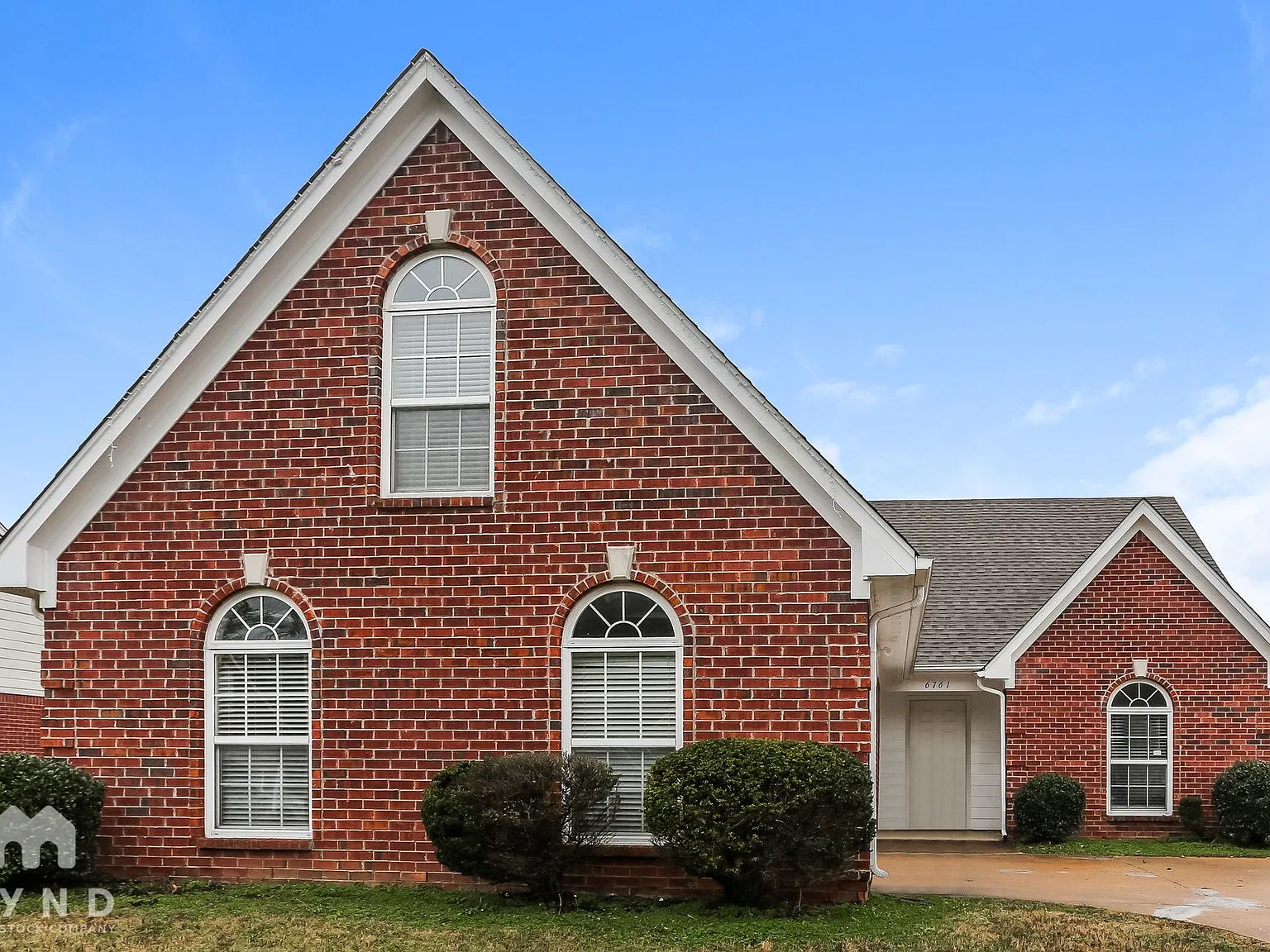 4 bed, 2.0 bath, 2000 sqft, $2,025 — Photo 1