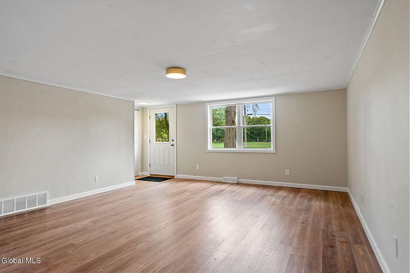 3rd image of 85 Hyde Boulevard