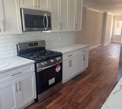 3rd image of 223 N Milton Ave
