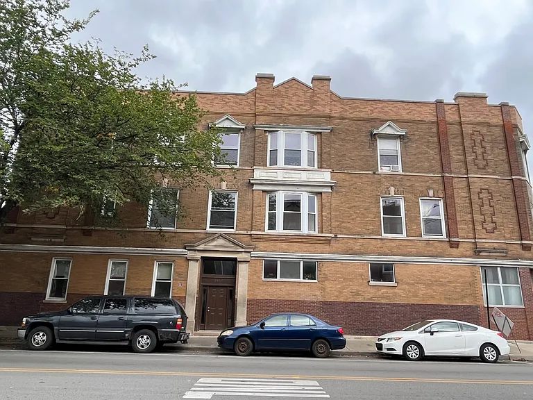 3556 W Wrightwood Ave #2F — Photo 1