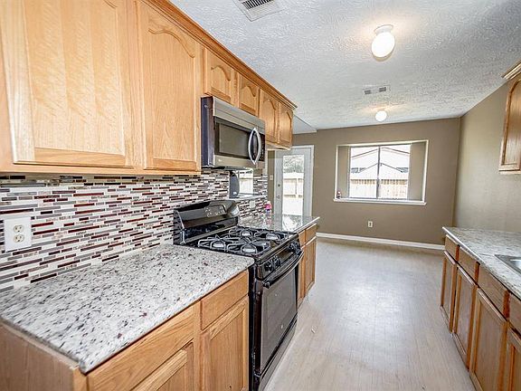 4th image of 1129 Maple Creek Dr