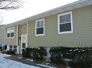 3625 Western Pine Dr NE, Cedar Rapids, IA 52402