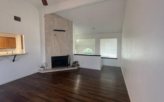 4th image of 1116 Alameda Dr