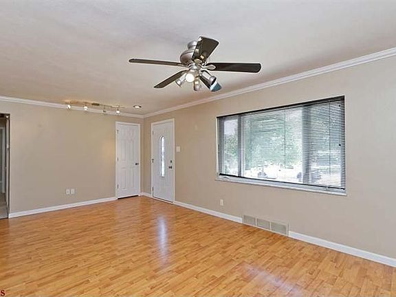 5th image of 9859 Lakeford Ln