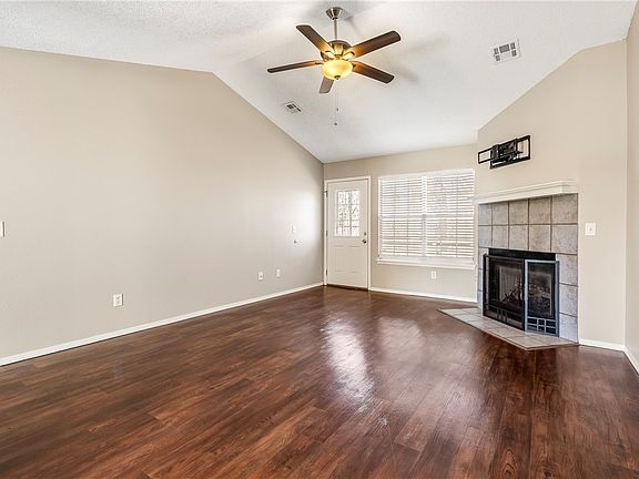 5th image of 1601 Crescent St