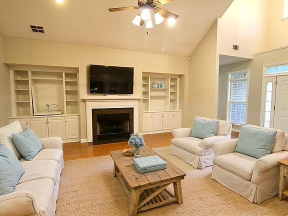 2nd image of 2030 Glen Oaks Dr