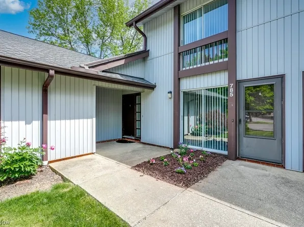 785 Pipes Ct, Northfield, OH 44067