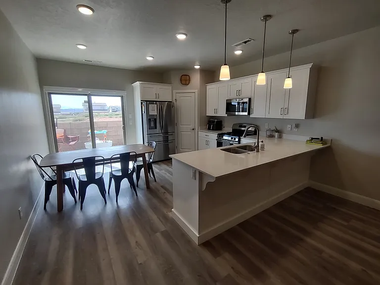 527 N 550 W — Photo 24