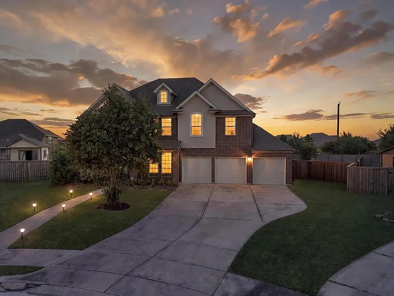 2203 Rocky Shores Ln — Photo 1