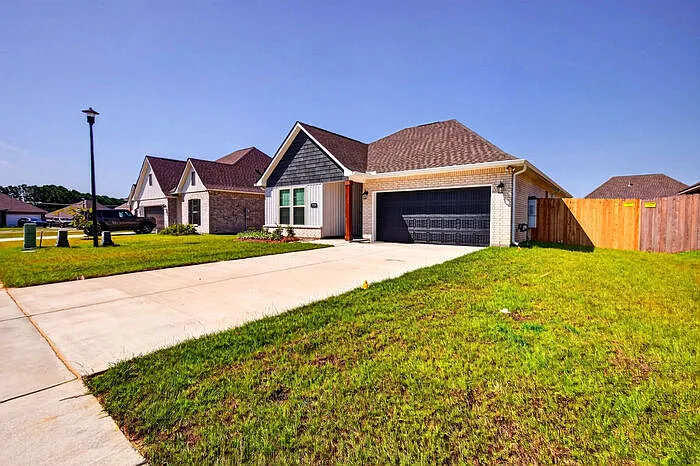 4 bed, 2.5 bath, 1851 sqft, $2,485 — Photo 4
