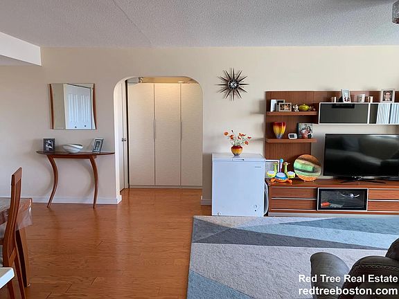 4th image of 1731 Beacon St #506A