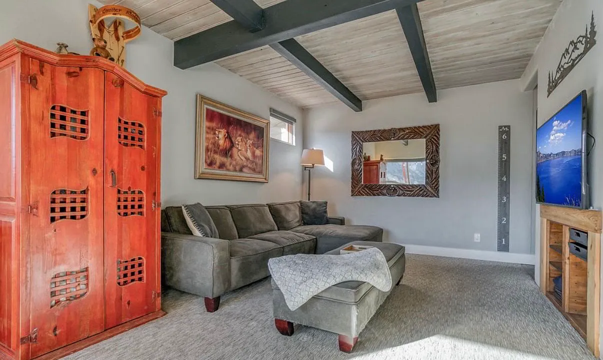 723 Shorthorn Dr — Photo 3